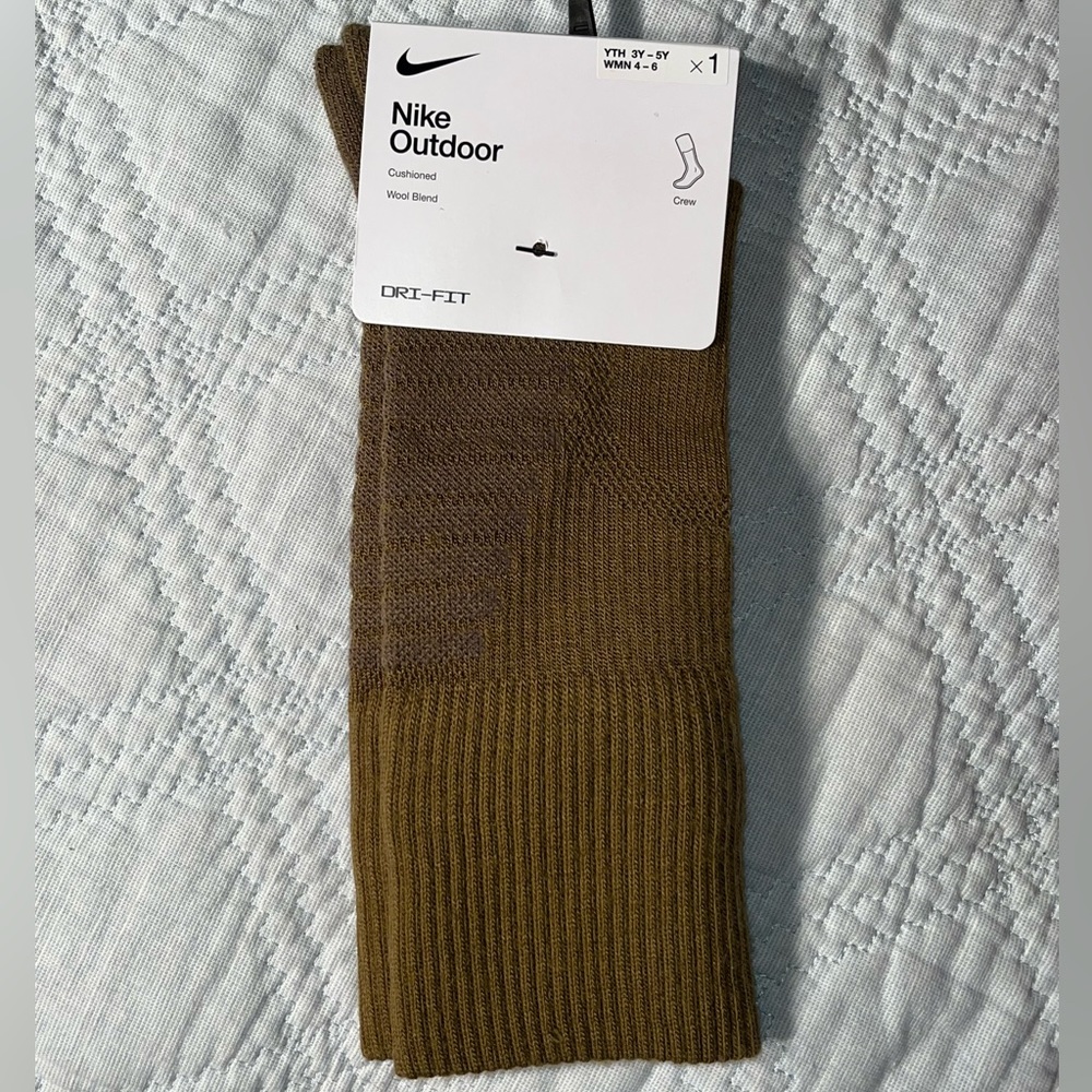 $24 Nike Outdoor Dri-Fit Wool Blend Cushioned Crew Socks Cushioned DQ6450-300